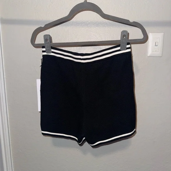 ALO Yoga Women's Black Athletic Shorts with White Trim - Picture 5 of 10